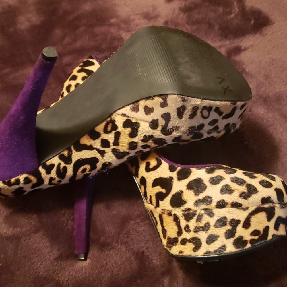Shoes - Picture 2 of 4